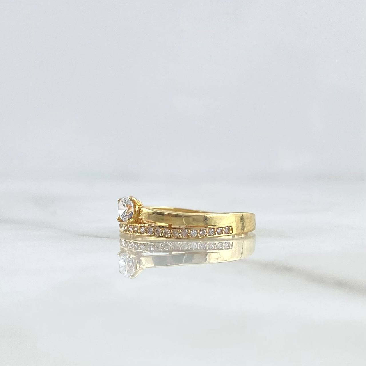 Anillo Solitario Carril Basteado 2.45gr / T7 / Circones Blancos Oro Amarillo