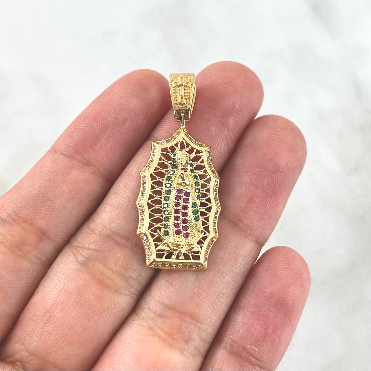 Dije Virgen Guadalupe 4.35gr / 3.6cm / Filigrana Circones Blancos Verdes Fucsias Oro Amarillo