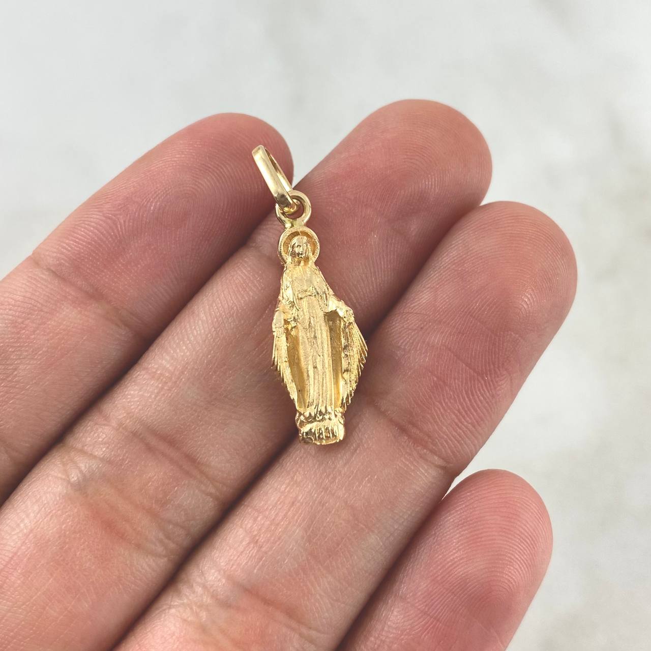 Dije Virgen Milagrosa 2.2gr / 2.8cm / Silueta Mate Oro Amarillo