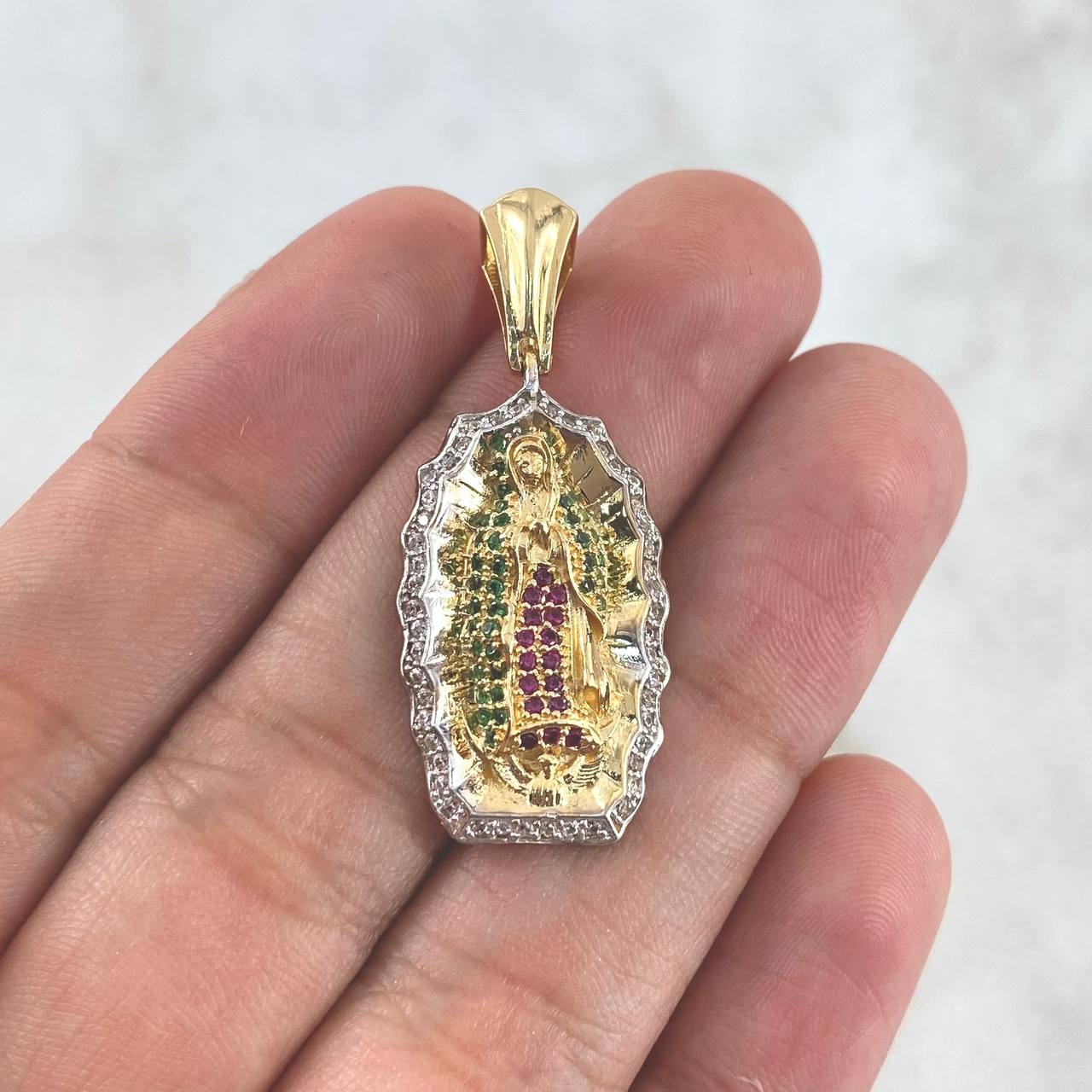 Dije Virgen Guadalupe 5.7gr / 3.6cm / Circones Blancos Verdes Y Fucsias Dos Oros Amarillo Blanco