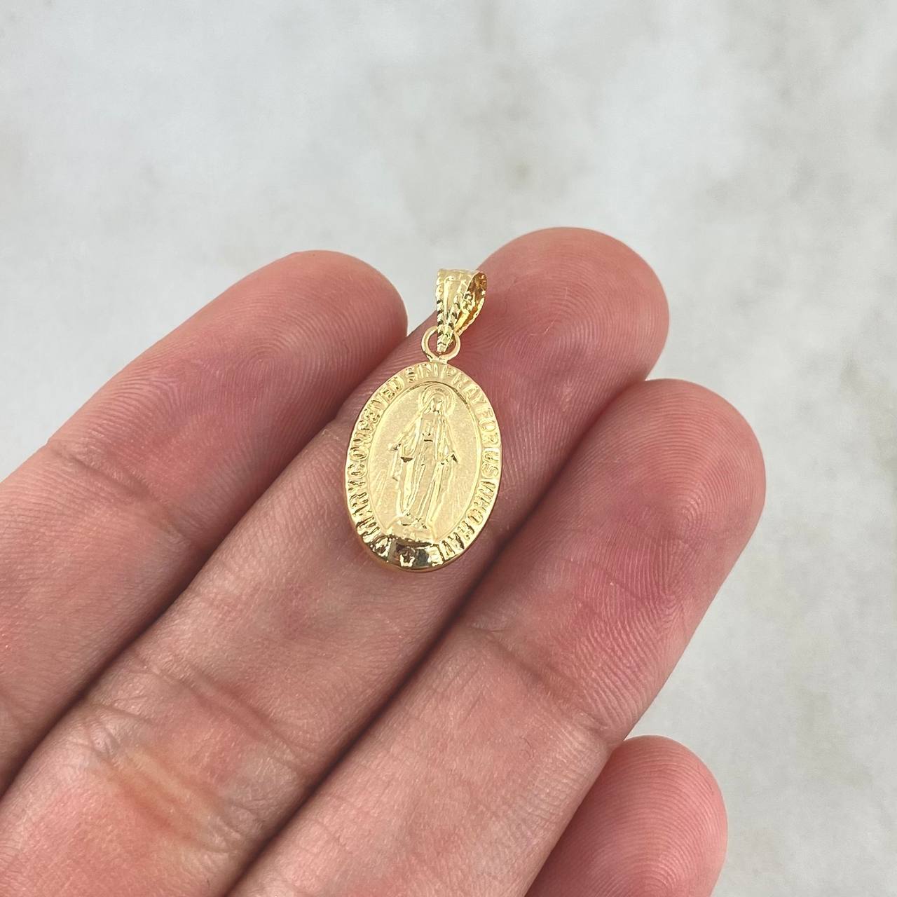 Virgen Milagrosa 0.8gr / 2.3cm / Troquelada Cargador Bordeado Oro Amarillo