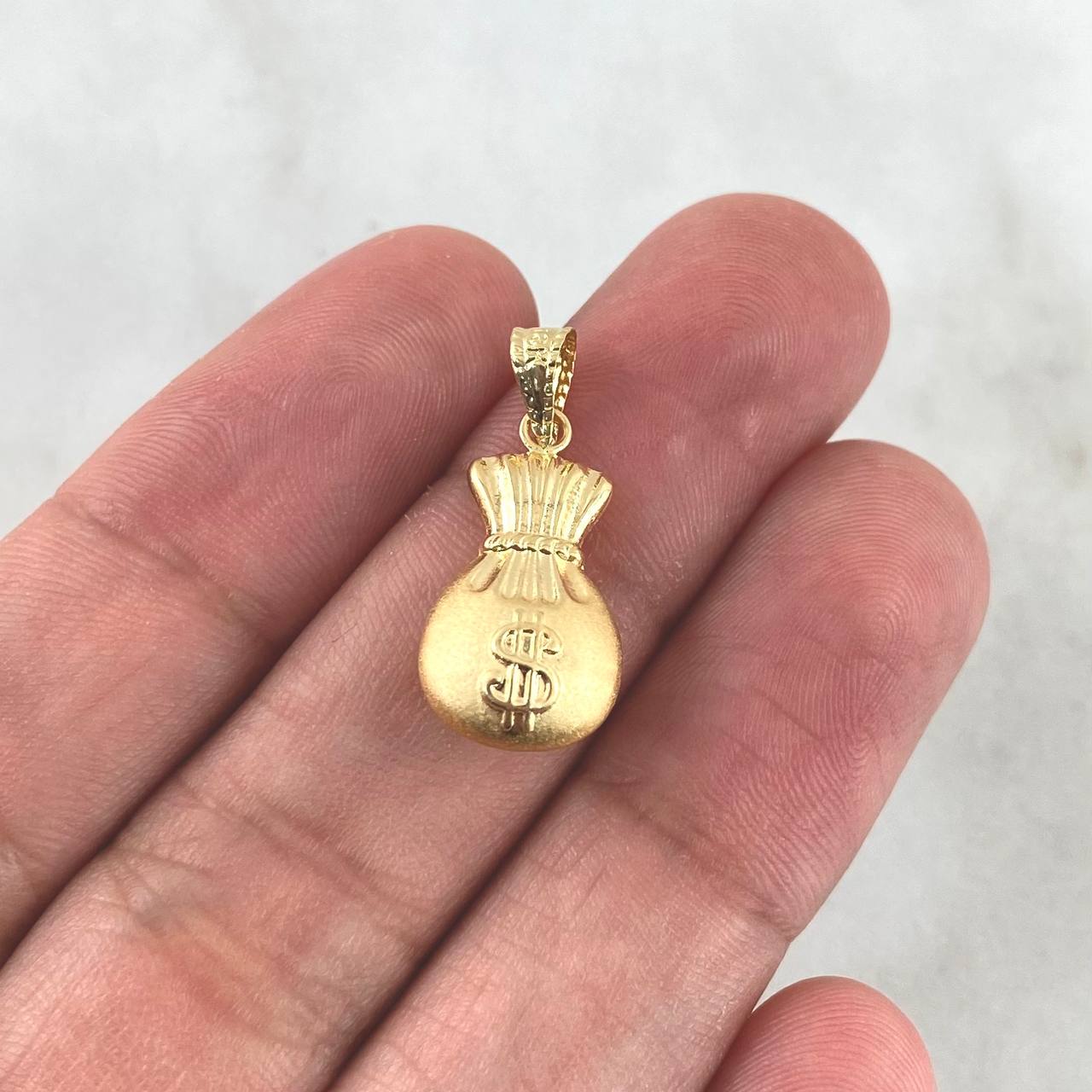 Dije Bolsa de Dinero 0.8gr / 2.2cm / Mate Cargador Bordeado Oro Amarillo