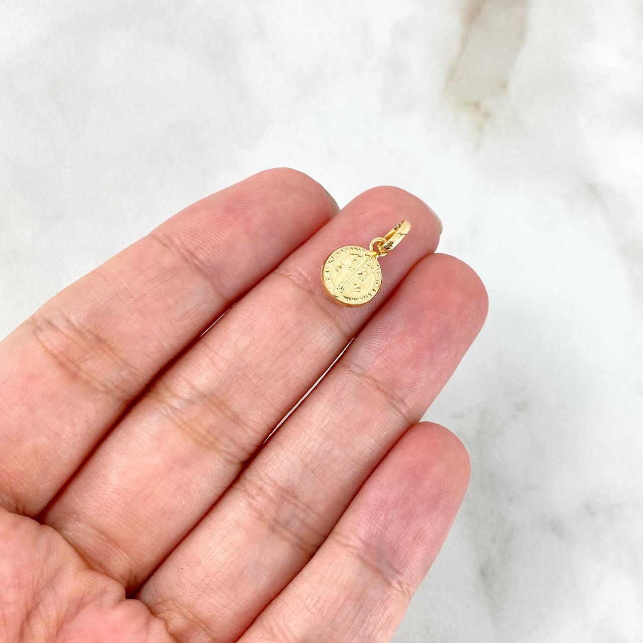 Dije San Benito 0.4gr / 1.5cm / Troquelado Oro Amarillo