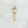 Dije Llave De Corazón 1.4gr / 3.5cm / Circones Blancos Oro Amarillo