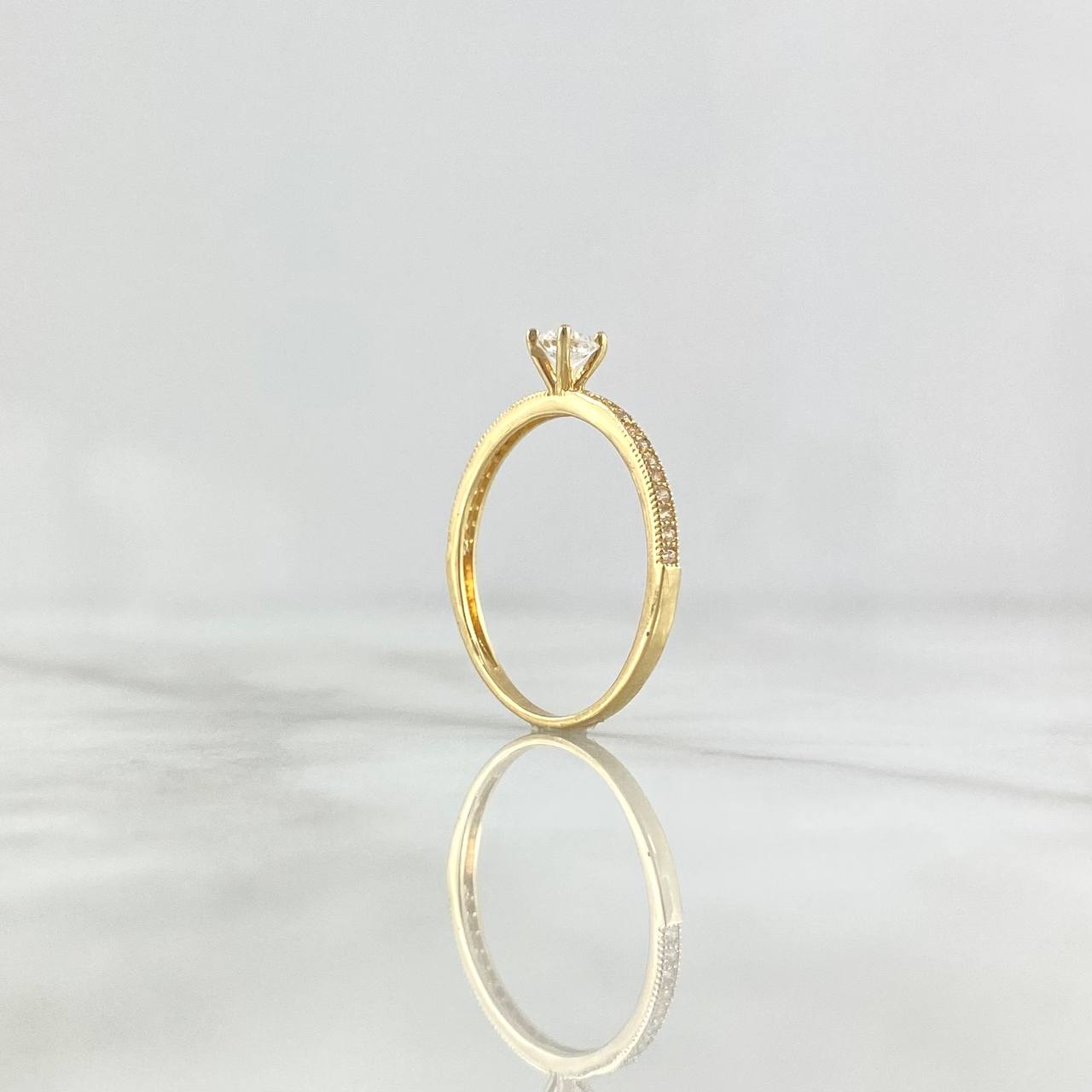 Anillo Solitario Carril 1.55gr / T6 1/4 / Circones Blancos Oro Amarillo