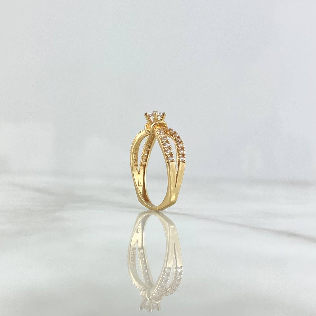 Anillo Solitario Lineas Cruzadas 3.2gr / T6 3/4 / Circones Blancos Oro Amarillo