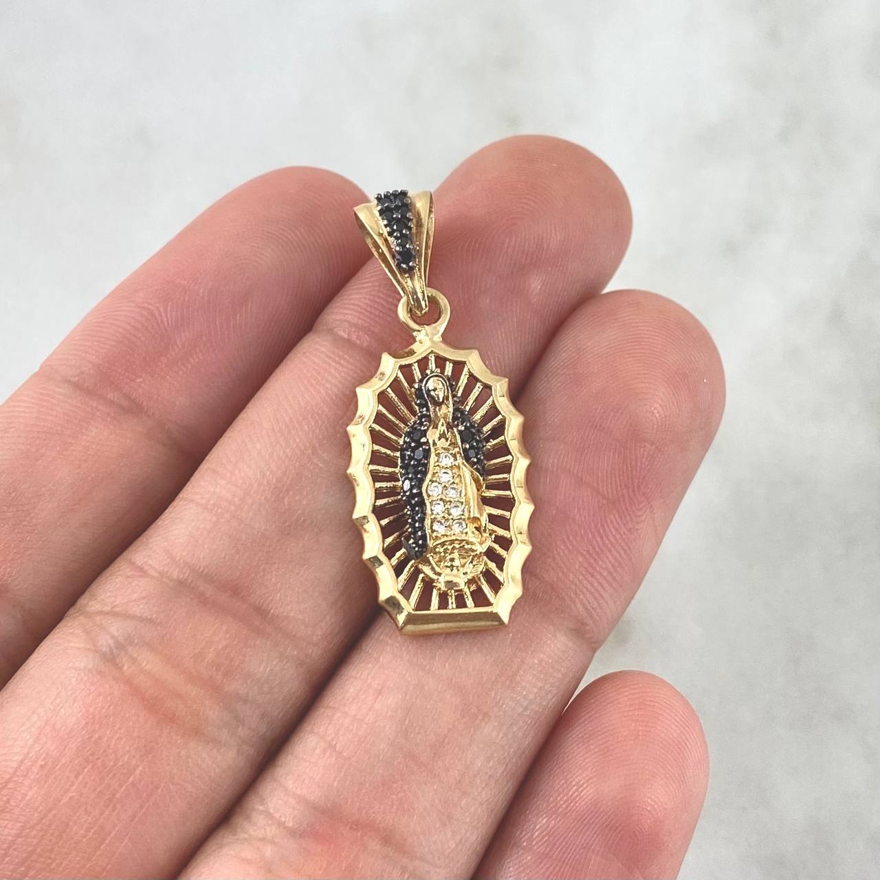 Dije Virgen Guadalupe 3.05gr / 3cm / Circones Blancos - Negros Oro Amarillo