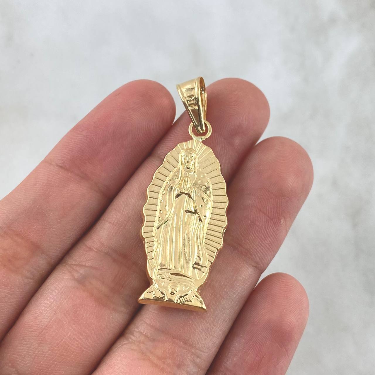 Dije Virgen Guadalupe Silueta 2.5gr / 4.3cm / Troquelada Oro Amarillo ©