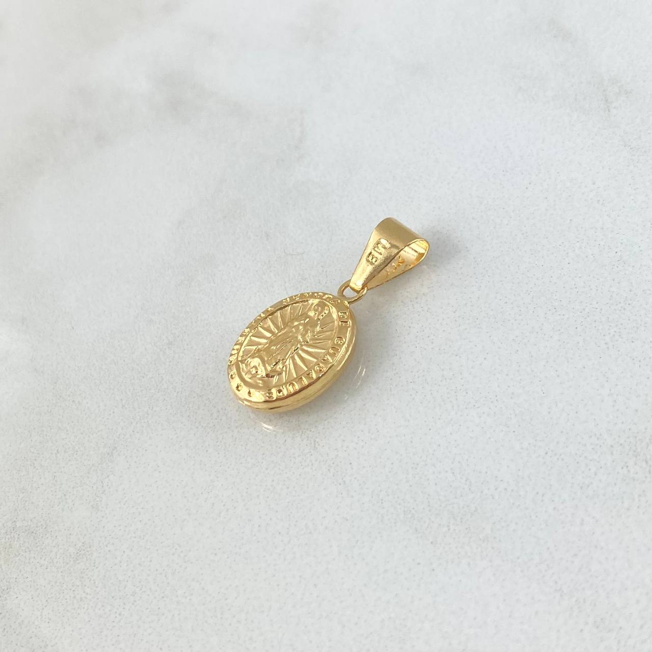 Dije Virgen Guadalupe 0.85gr / 2.2cm / Troquelado - Cargador Liso Oro Amarillo