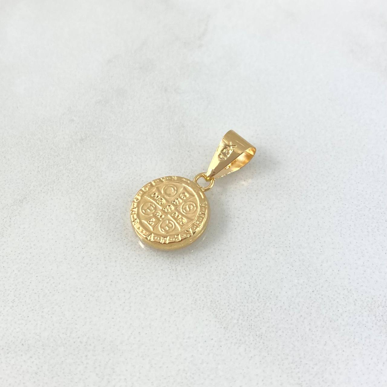 Dije San Benito 0.6gr / 2cm / Troquelado - Cargador Liso Oro Amarillo