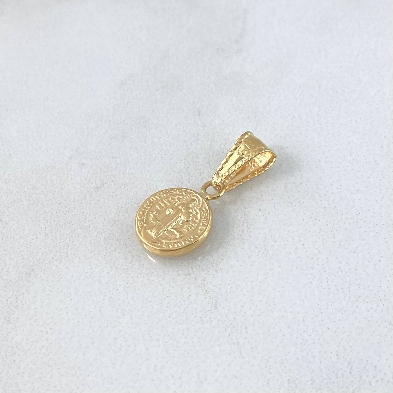 Dije San Benito 0.45gr / 1.6cm / Troquelado - Cargador Bordeado Oro Amarillo