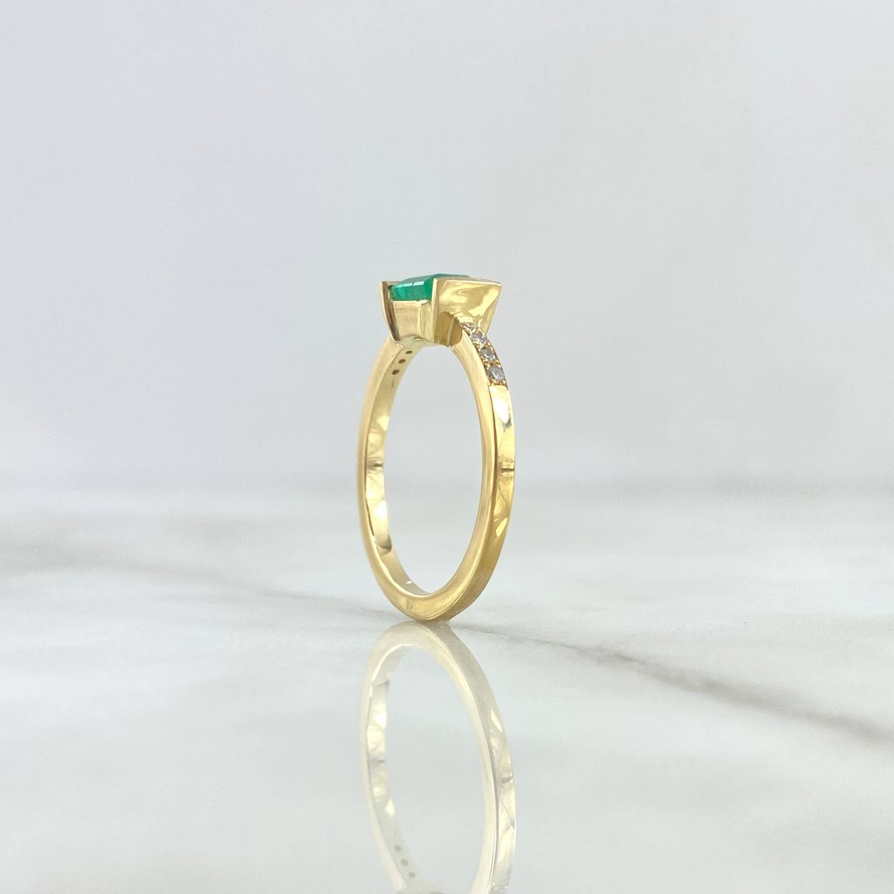 Anillo Solitario Octagonal 3.1gr / T6 1/2 / Esmeraldas 0.85pts - Diamantes Blancos 0.01pts Oro Amarillo 18K (Joya) ©