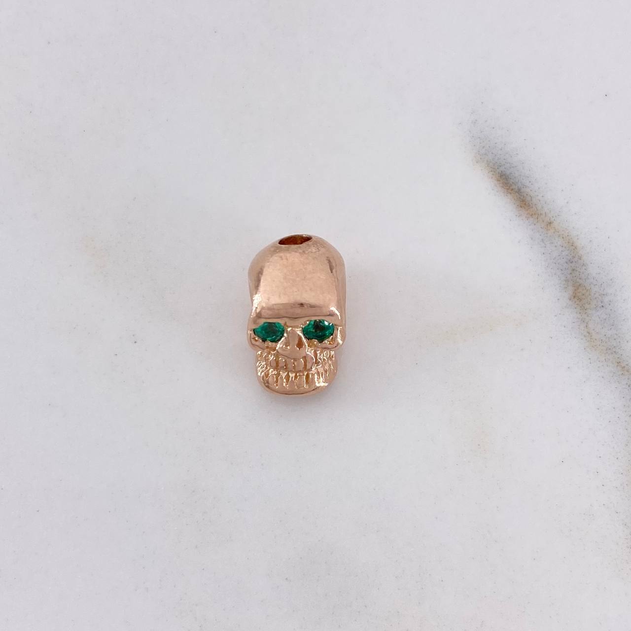 Herraje Calavera 2.7gr / 1cm / Esmeralda 6pts Oro Rosa 18K (Joya) $