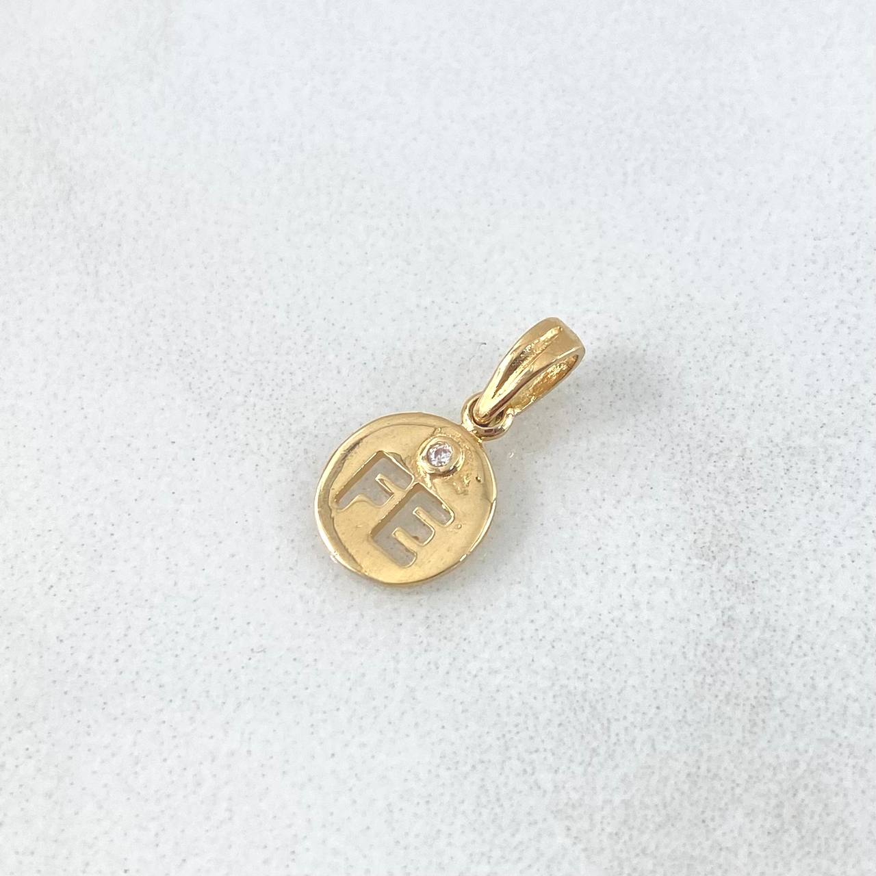 Dije FE Medalla 0.6gr / 1.4cm / Circon Blanco Oro Amarillo 18K