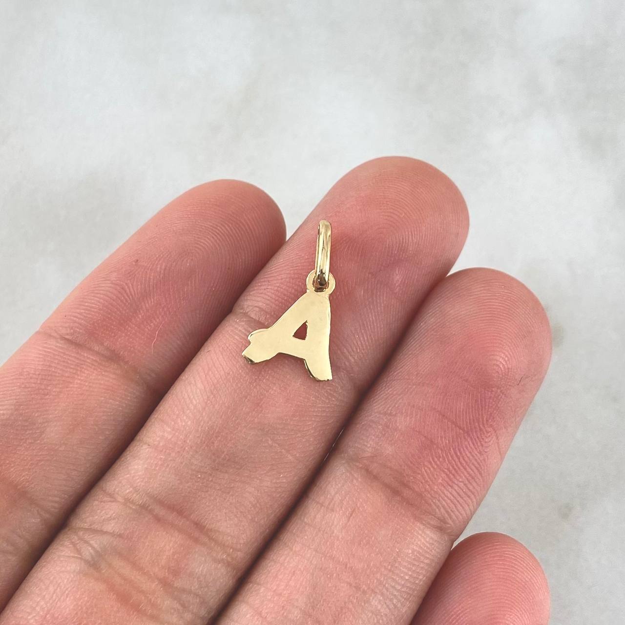 Dije Letra A 0.45gr / 1.5cm / Lisa Oro Amarillo 18K *