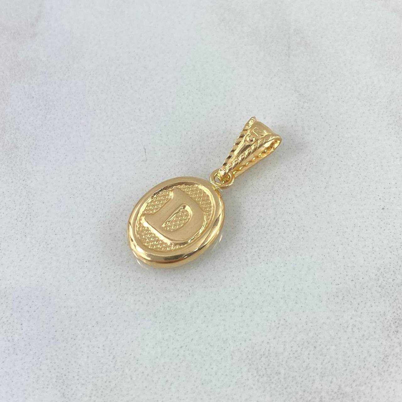 Dije Letra D 0.5gr / 2cm / Ovalada Texturizada Oro Amarillo 18K