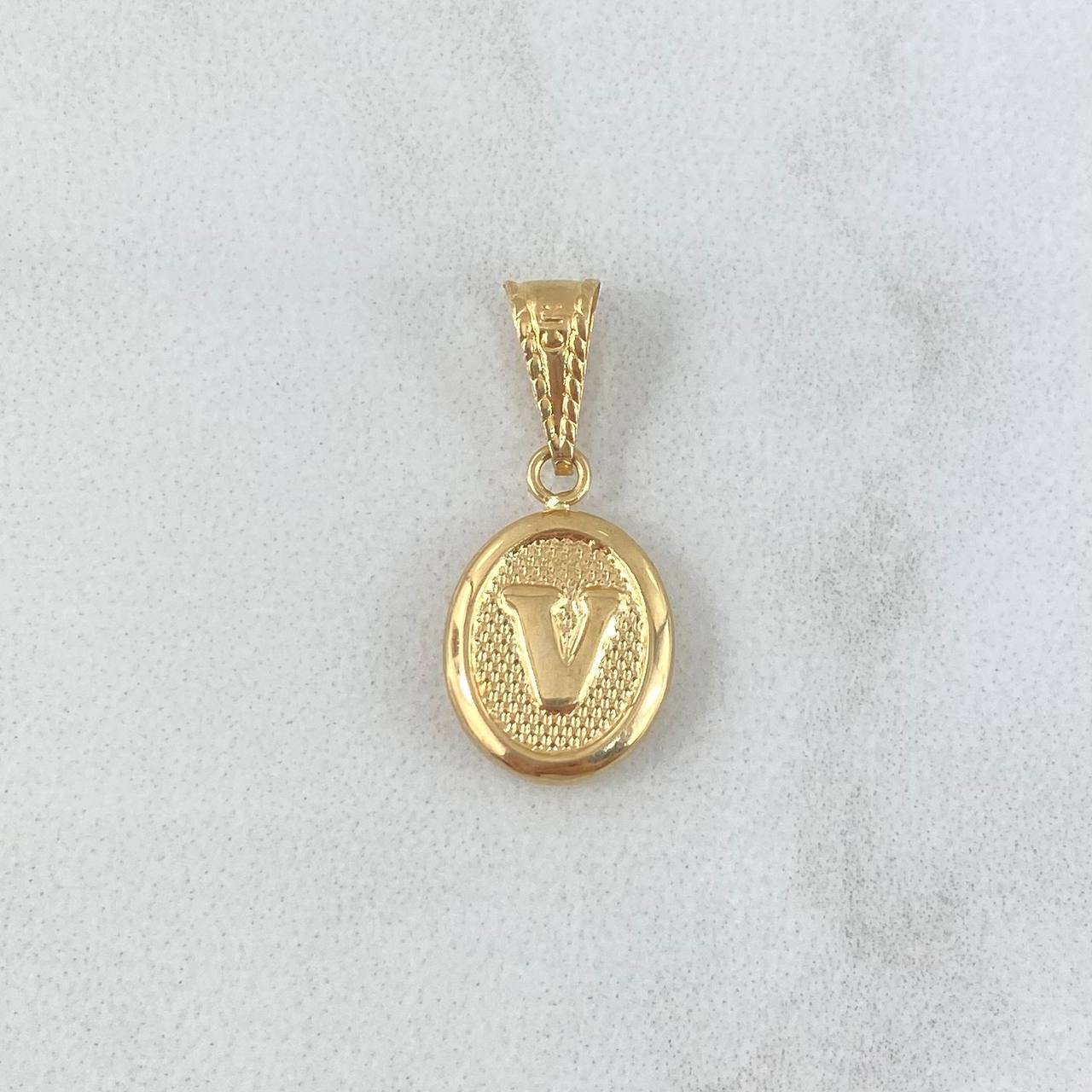 Dije Letra V 0.45gr / 2cm / Ovalada Texturizada Oro Amarillo 18K