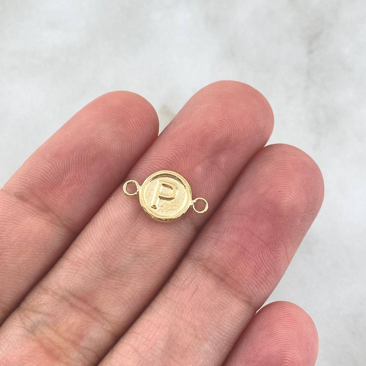 Herraje Letra P 0.4gr / 1.3cm / Circulo Mate Oro Amarillo 18K