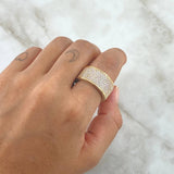 Anillo Argolla Basteada 13.75gr / T7 1/2 / Circones Blancos Oro Amarillo 18K ©