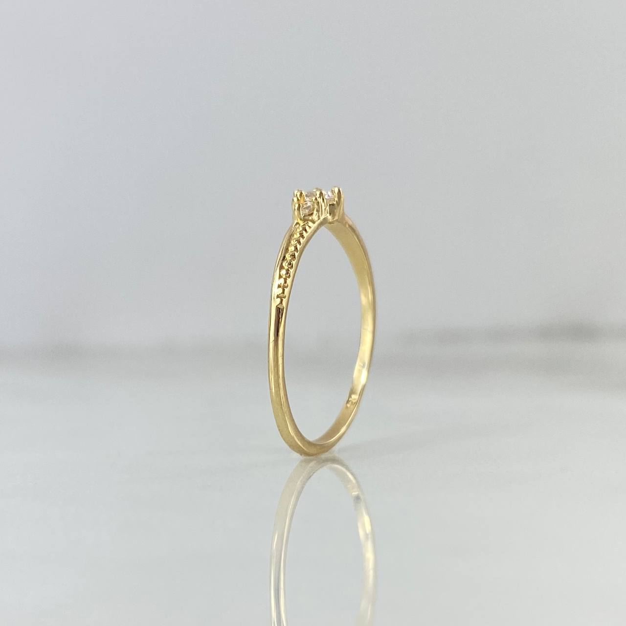 Anillo Dos Lineas Punteadas 1.4gr / T7 1/2 / Circones Blancos Oro Amarillo