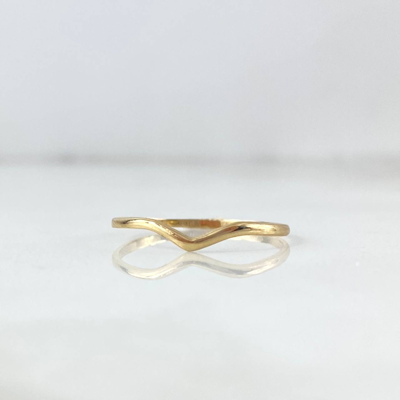 Anillo Tiara En V 0.65gr / T7 1/4 / Oro Amarillo (Oferta)