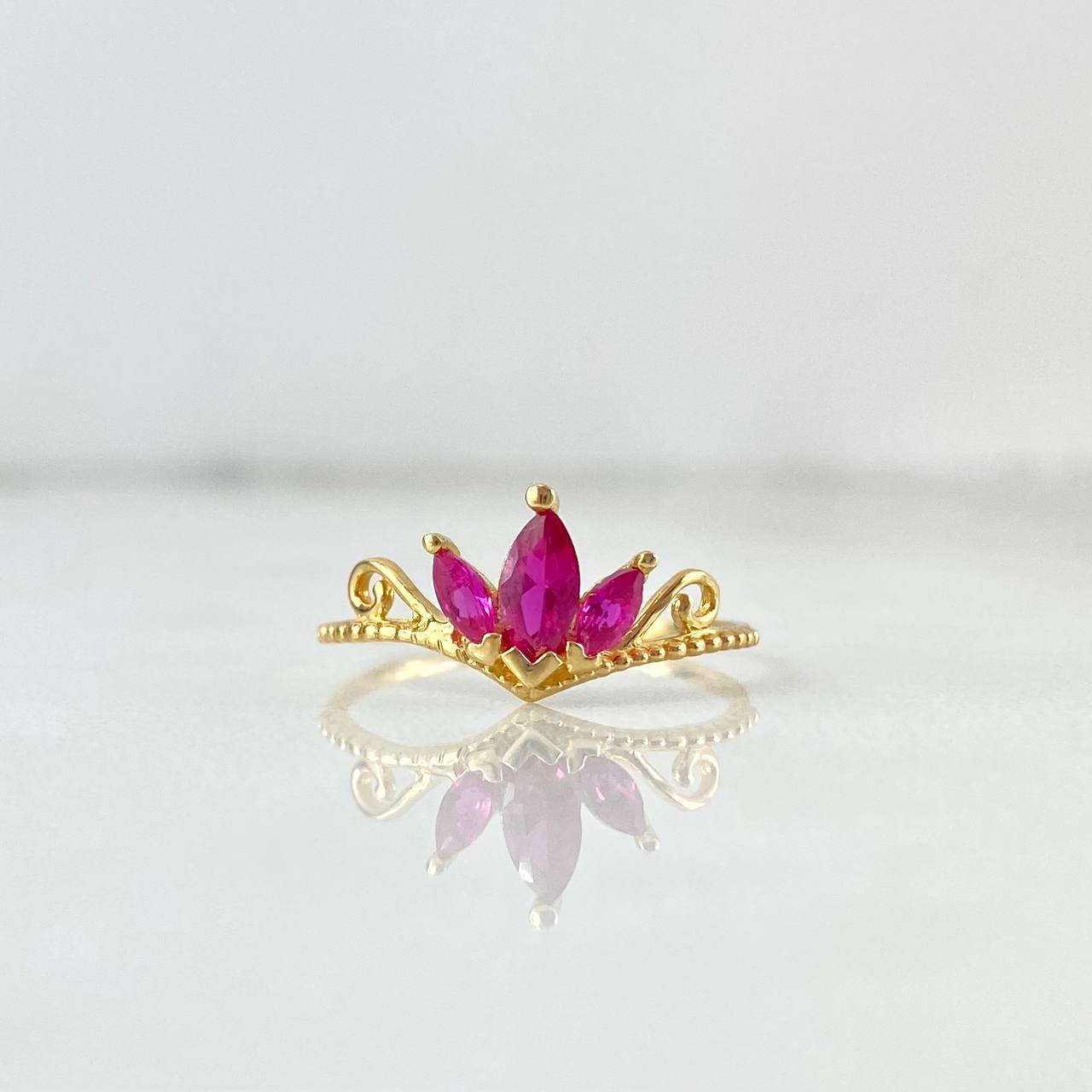 Anillo Tiara 1.2gr / T5 3/4 / Circones Fucsias Oro Amarillo ©