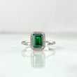 Anillo Soliario Halo Rectangular 2.55gr / T5 1/2 / Circones Blancos-Verdes Oro Blanco ©