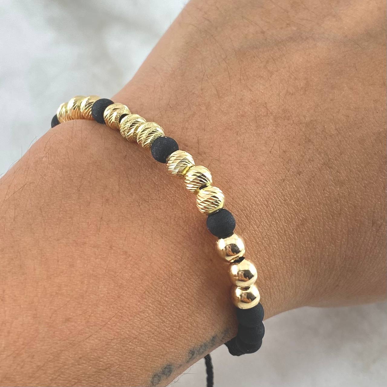 Pulsera Negra Neo Quintas Triadas 2.95gr / 5mm Bolas Lisas Diamantadas Satinadas 15 und Oro Amarillo