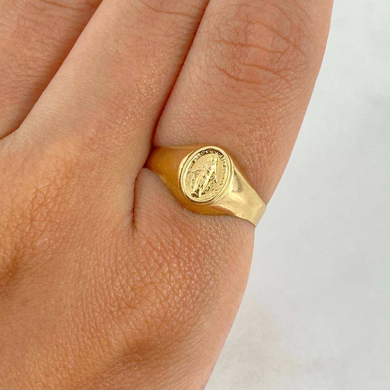 Anillo Sello Virgen Milagrosa 1.4gr / T7 1/4 Oro Amarillo