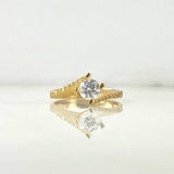 Anillo Solitario Lineas Curvas 3.45gr / T7 1/4 / Circones Blancos Oro Amarillo