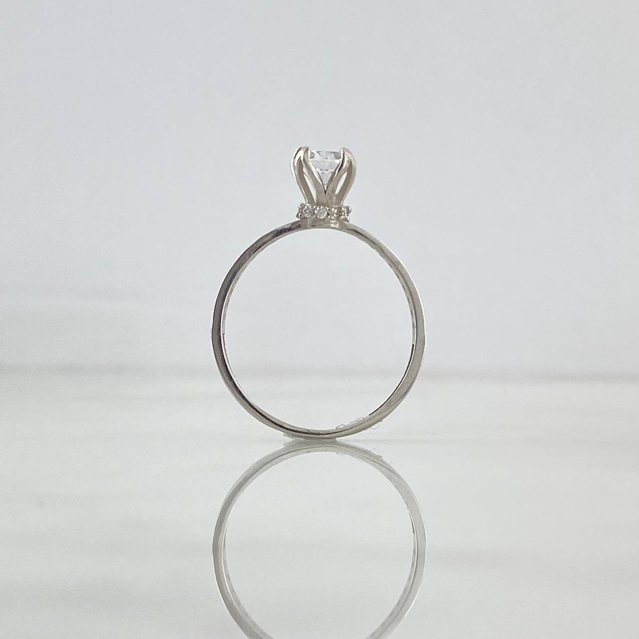 Anillo Solitario Petalos 1.85gr / T6 1/2 / Circones Blancos Oro Blanco