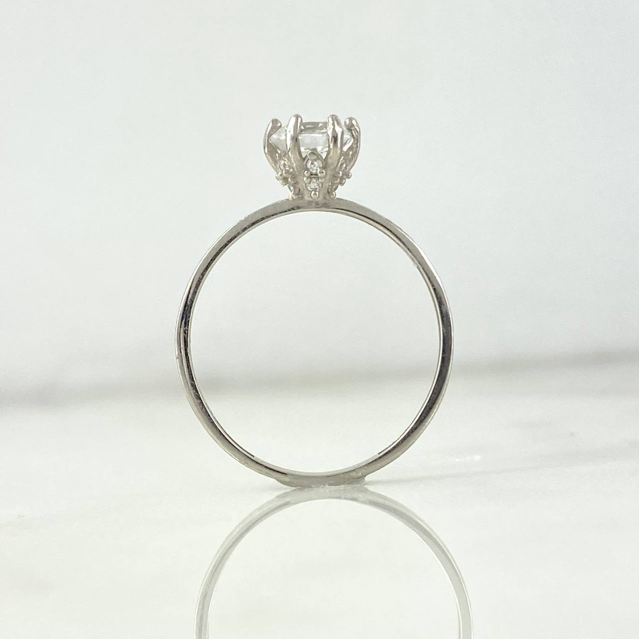 Anillo Solitario Flor 1.65gr / T6 / Circones Blancos Oro Blanco