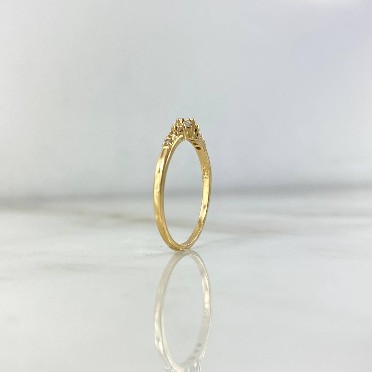 Anillo Solitario Trio 1.65gr / T7 / Diamantes Blancos 14pts Oro Amarillo (Joya) ©