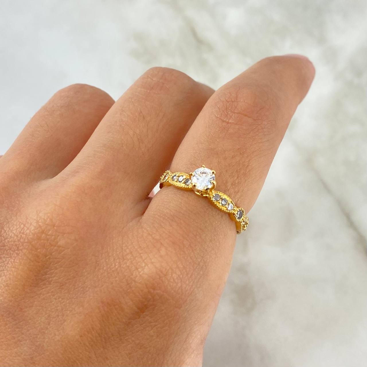 Anillo Solitario Puntos 2.55gr / T6 1/2 / Circones Blancos Oro Amarillo