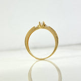 Anillo Solitario Churumbela Cuadrado 2.45gr / T6 3/4 / Circones Blancos Oro Amarillo