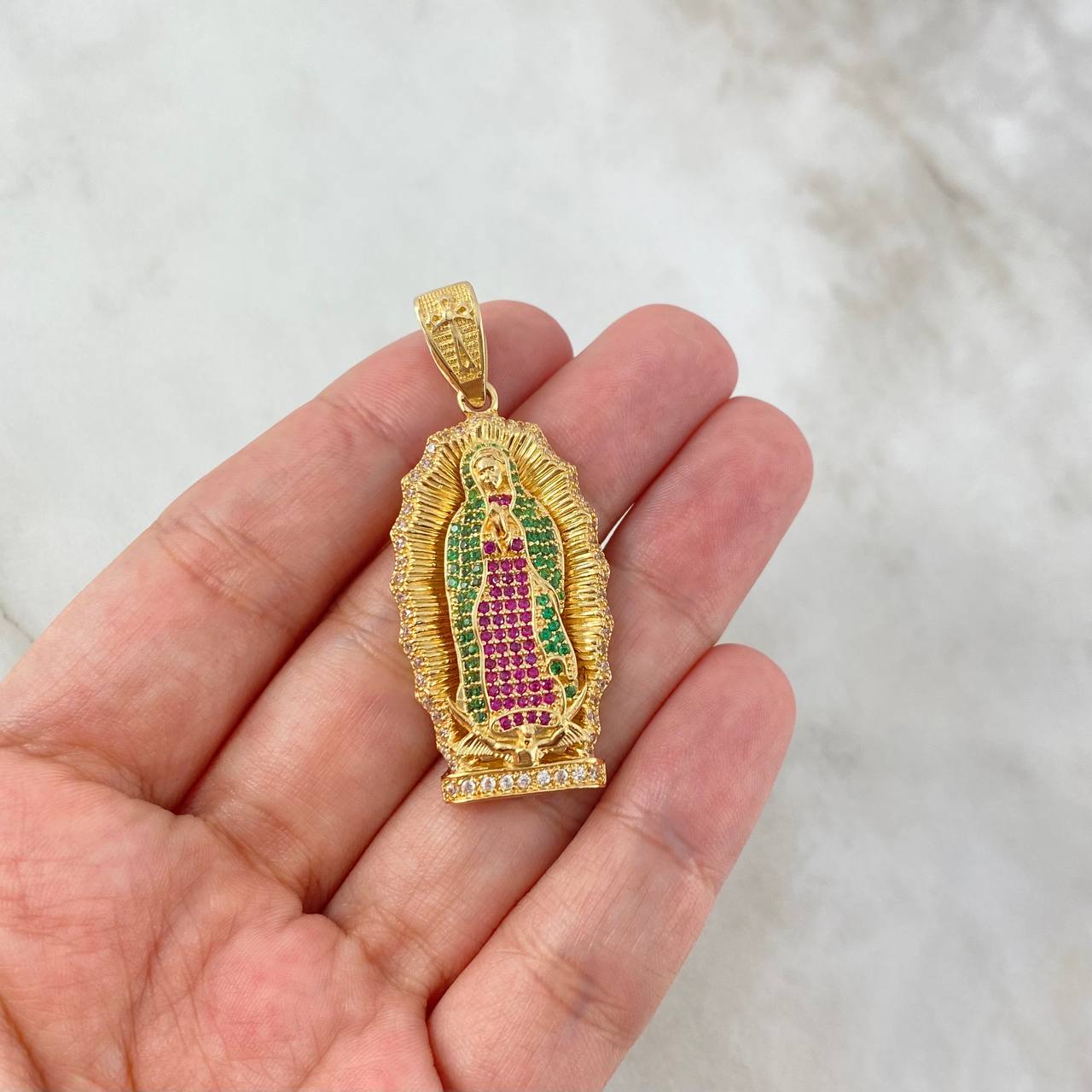 Dije Virgen Guadalupe 10.25gr / 4.6cm / Silueta Circones Blancos Verdes Fucsias Oro Amarillo