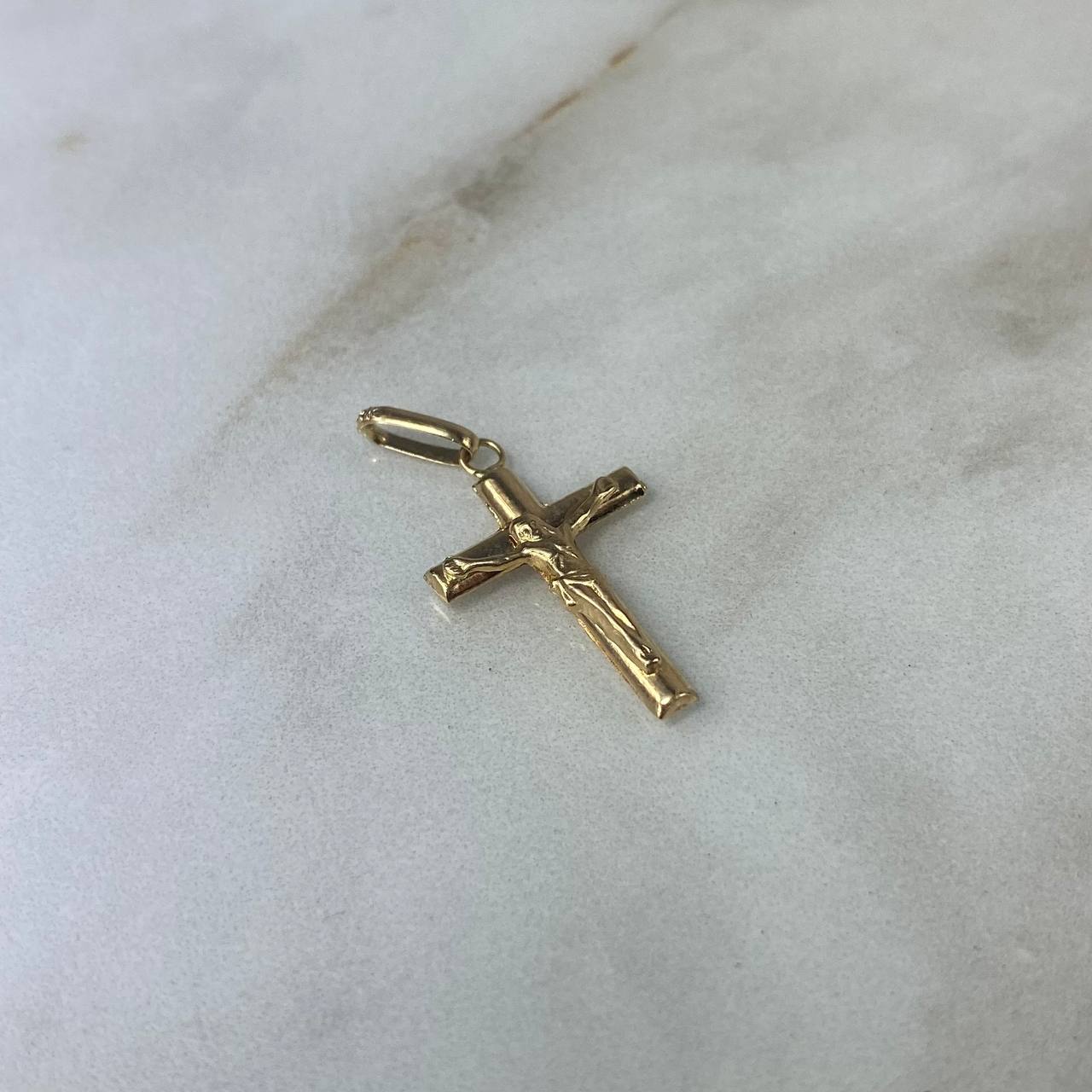 Dije Cristo Cruz 0.95gr / 2.9cm Troquelado Oro Amarillo