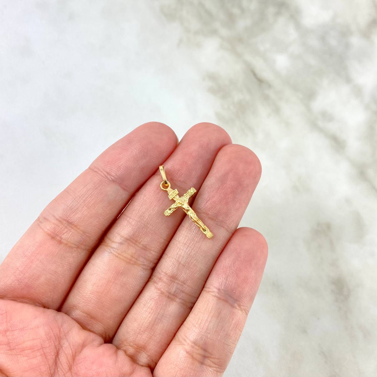 Dije Cruz Cristo 0.9gr / 2.5cm / Madera Oro Amarillo