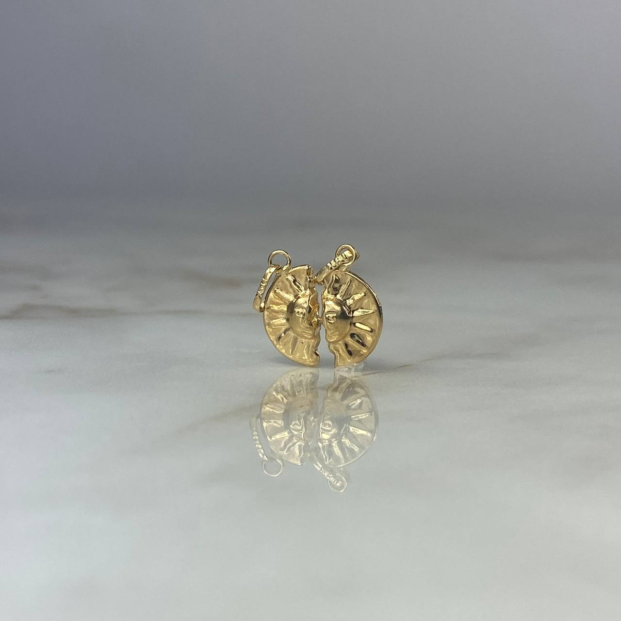 Dije Pareja Sol 0.95gr / 1.8cm Troquelado Oro Amarillo