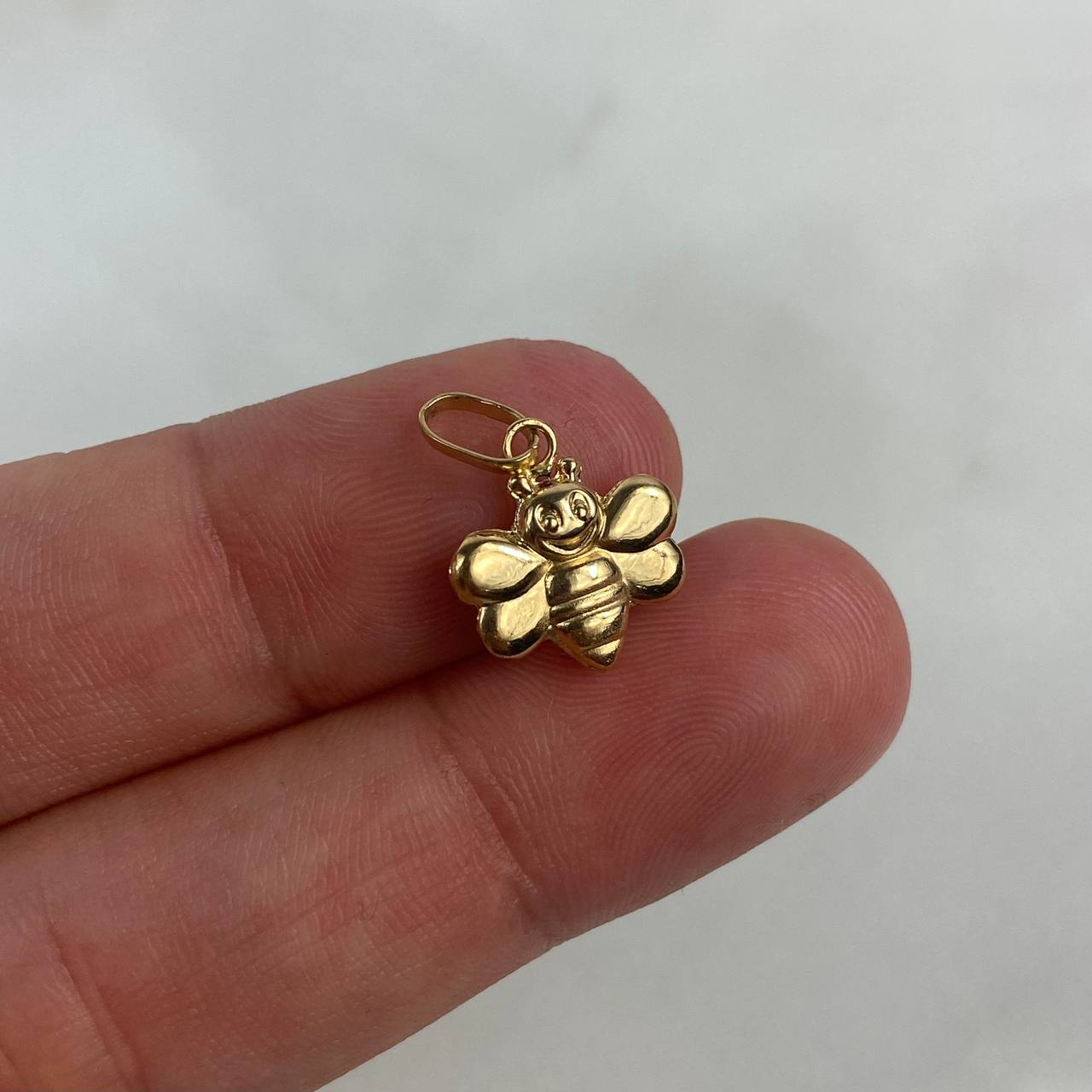 Dije Abeja 0.65gr / 1.7cm Troquelado Oro Amarillo