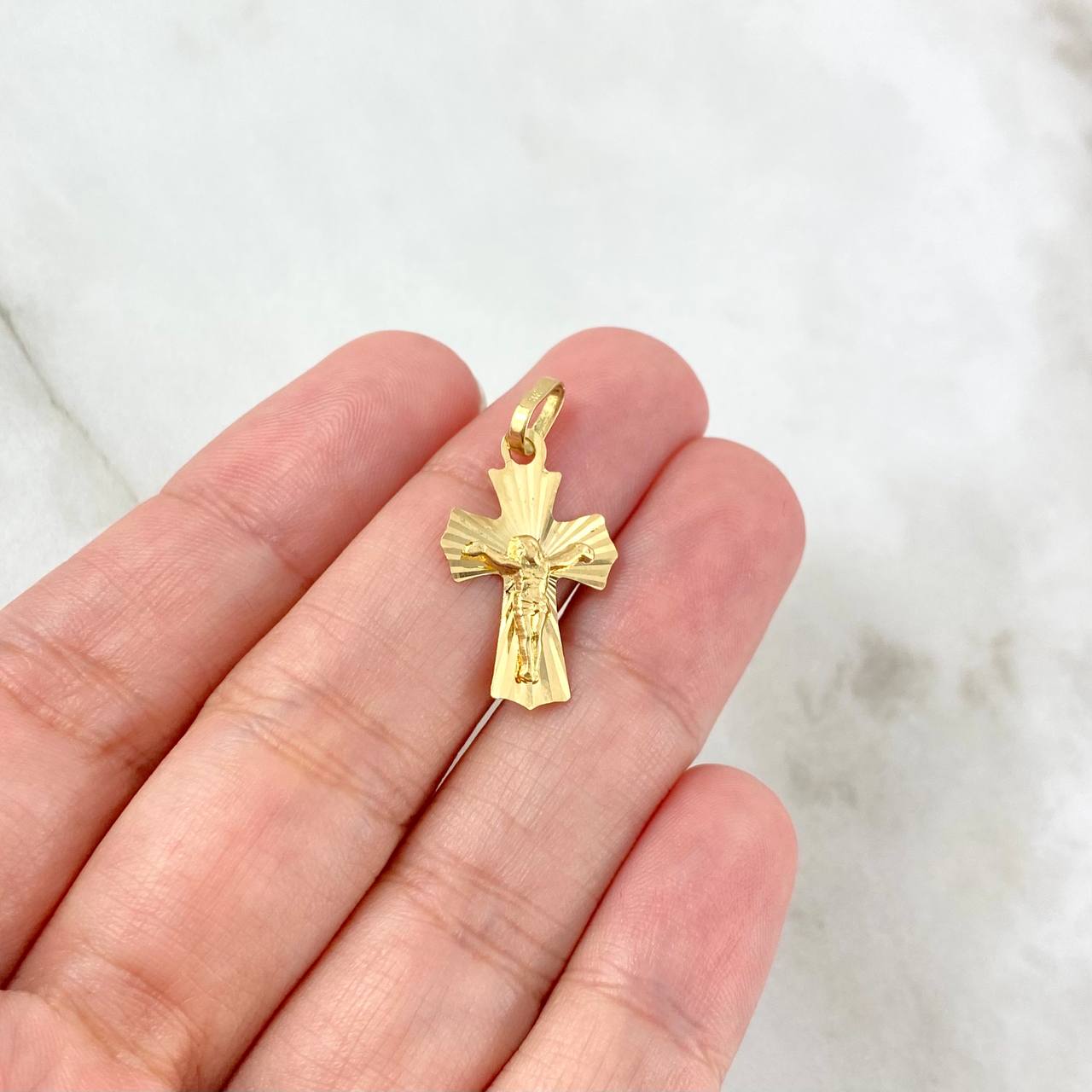 Dije Cruz Cristo 0.8gr / 2.3cm / Diamantada Oro Amarillo