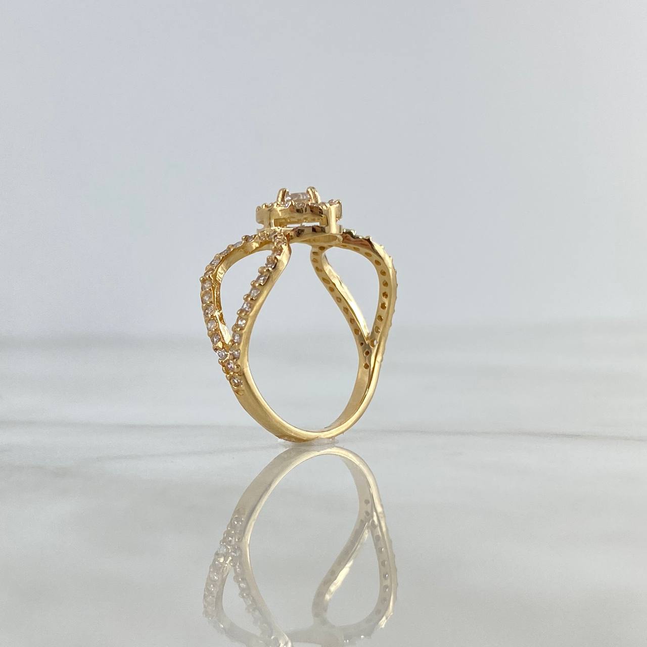 Anillo Solitario Abrazo Curvo 2.45gr / T5 3/4 / Circones Blancos Oro Amarillo