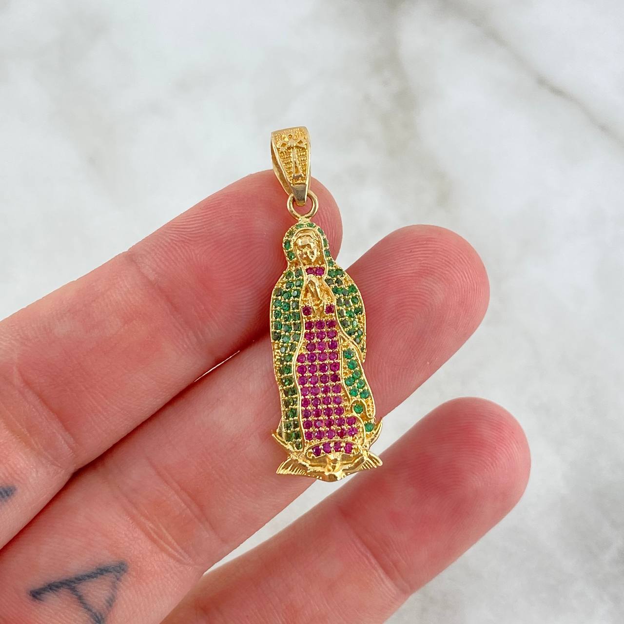 Dije Virgen Guadalupe 3.9gr / 4cm / Circones Verdes-Fucsias Oro Amarillo