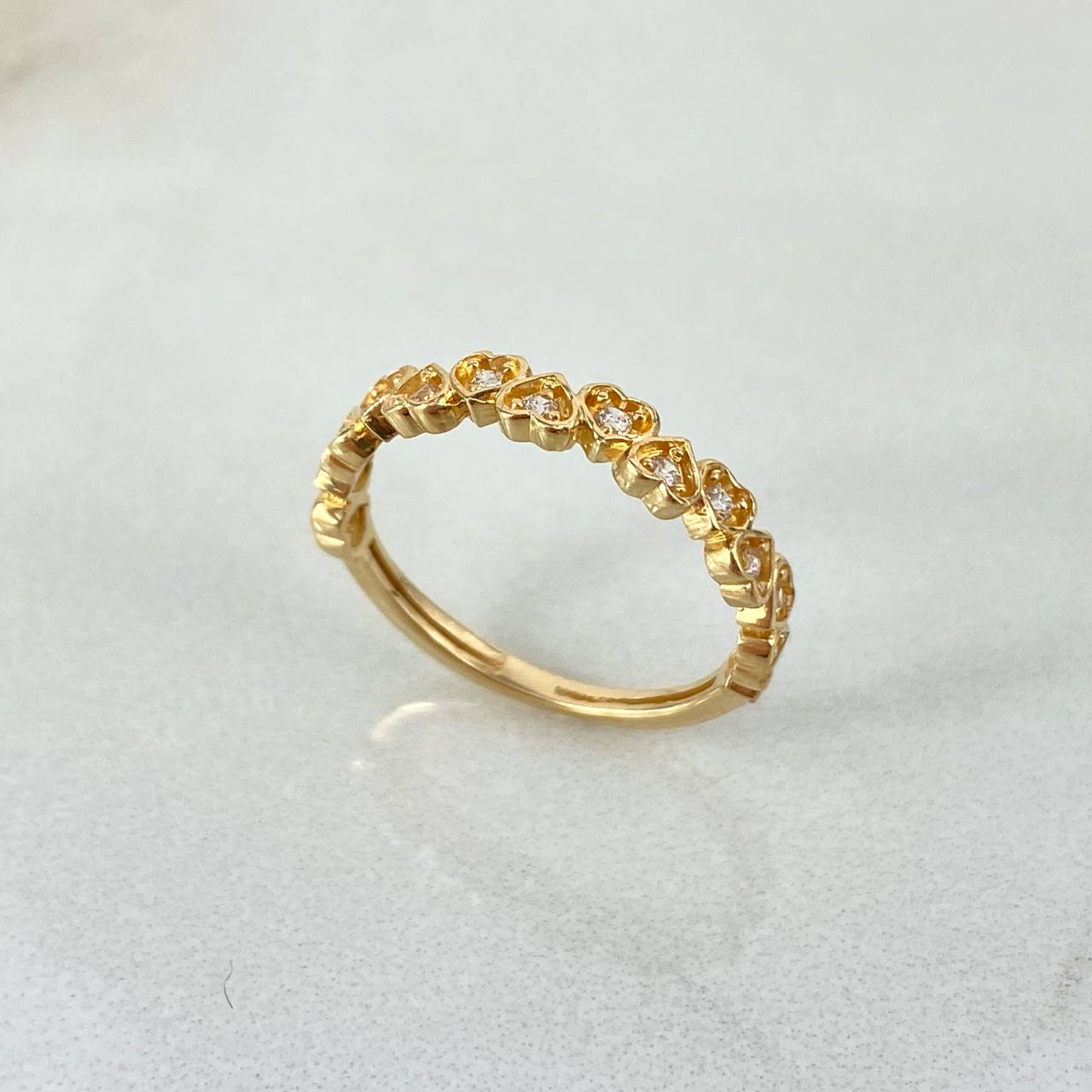 Anillo Corazones 1.55gr / T4 1/2 / Circones Blancos Oro Amarillo