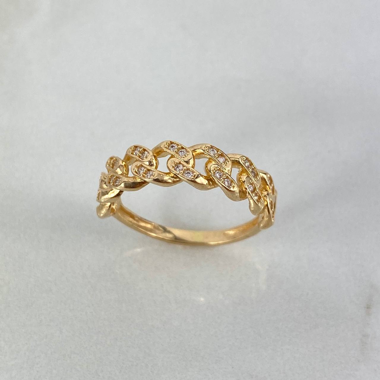 Anillo Cubano 2.7gr / T6 1/4 / Circones Blancos Oro Amarillo