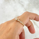 Anillo Solitario Bizantino 3.15gr / T7 1/2 / Circones Blancos Oro Amarillo *