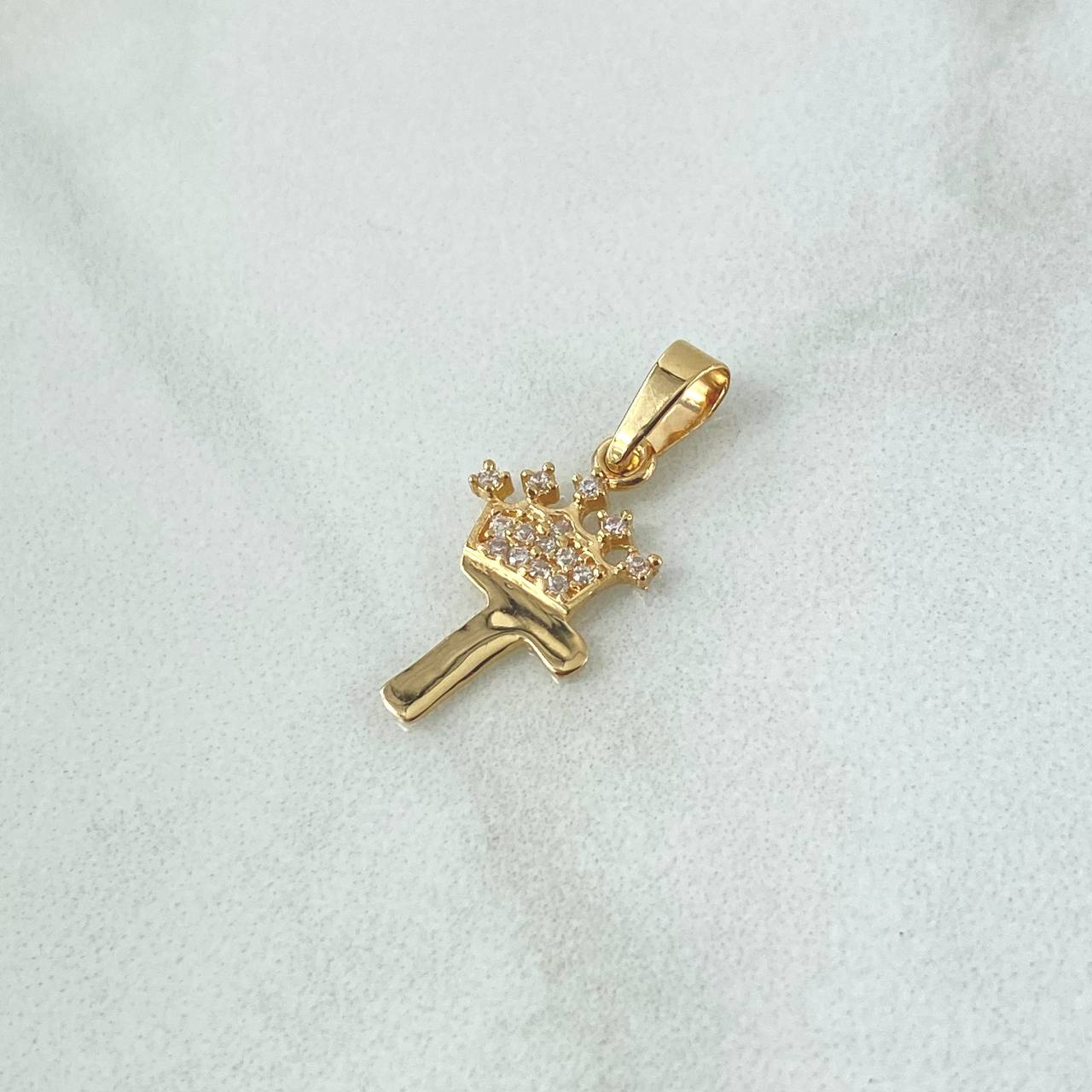 Dije Letra T Corona 0.9gr / 2.3cm / Circones Blancos Oro Amarillo 18K