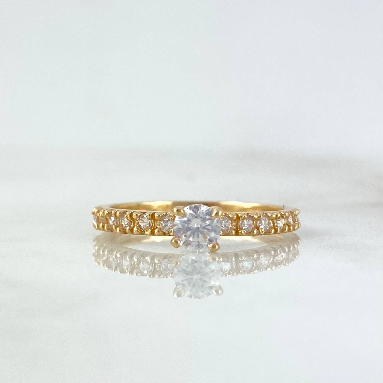 Anillo Solitario Churumbela Morse 1.85gr / T6 1/4 / Circones Blancos Oro Amarillo