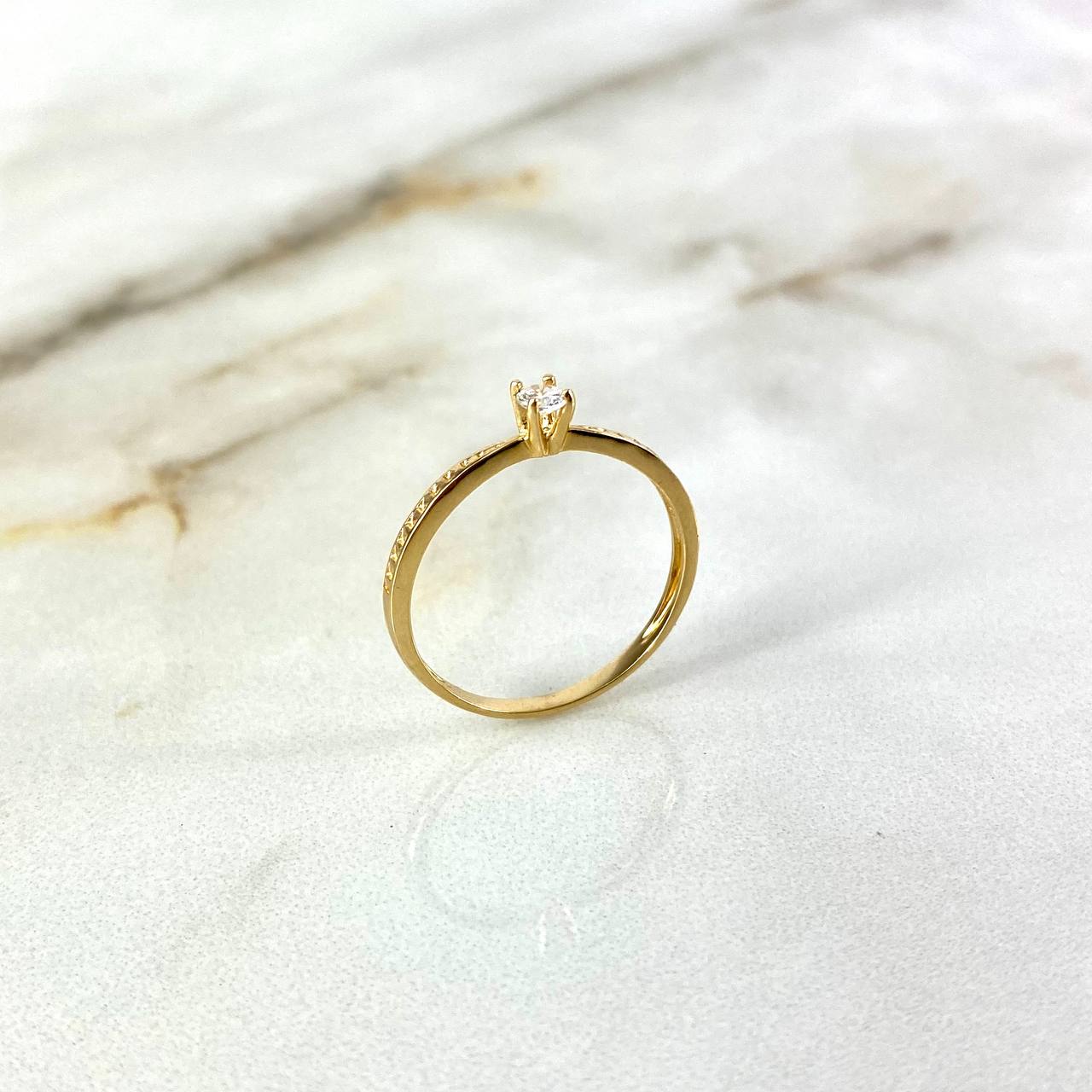 Anillo Solitario 1.55gr / T8 1/4 / Circon Blanco Oro Amarillo