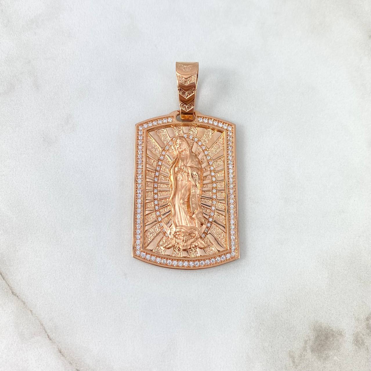 Dije Placa Virgen Guadalupe 21.35gr / 5.8cm / Circones Blancos Oro Rosa